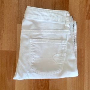 American Eagle White Jeans w/ Ankle Zippers
